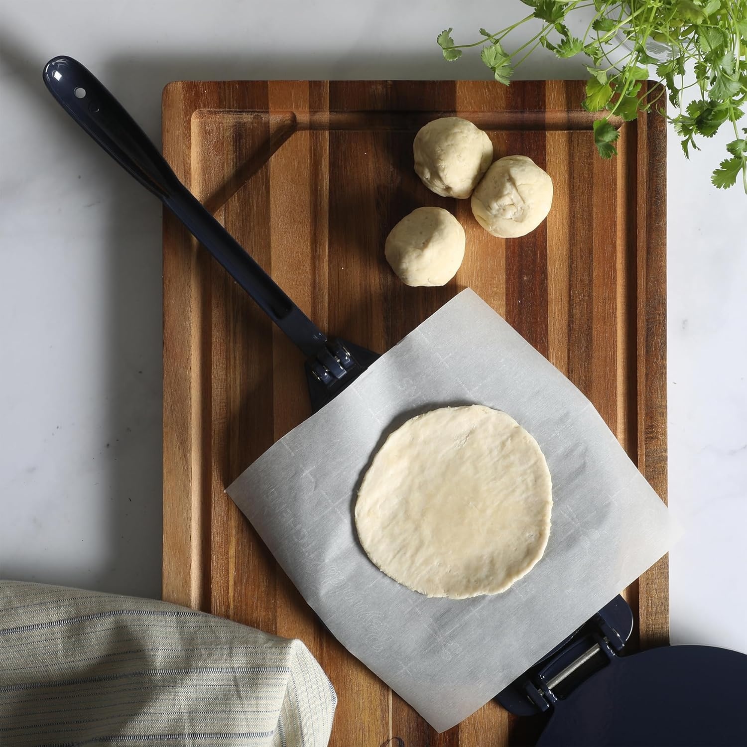 image:imageOster Ravello 8Inch Cast Aluminum Tortilla Press and Roti Maker Traditional Flatbread Press with Glossy Blue Finish